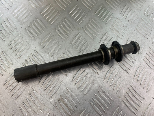 YAMAHA YZF R1 FRONT WHEEL SPINDLE   YEAR 2004-2006 (CMB1155)