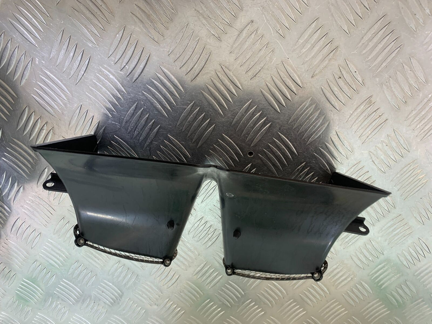 HONDA CBR1100 BLACKBIRD AIR VENT YEAR 1996-1998 (CMB1017)