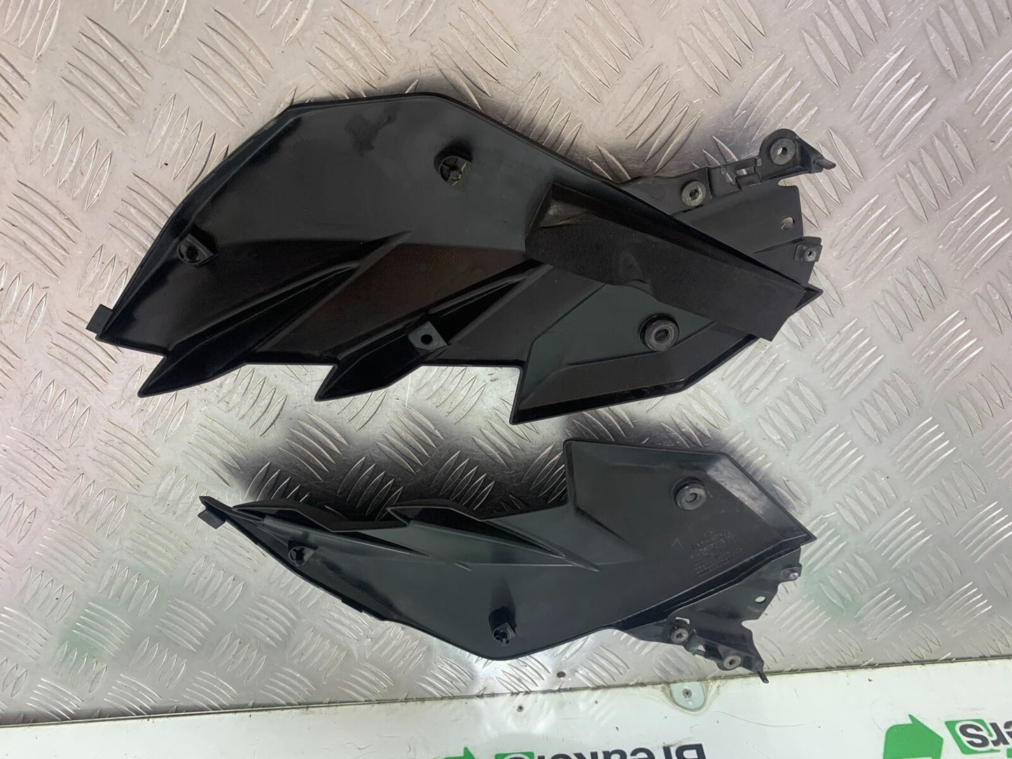 KAWASAKI Z300 ER300 LEFT AND RIGHT INFILL PANELS YEAR 2016-2018  (CMB1056)