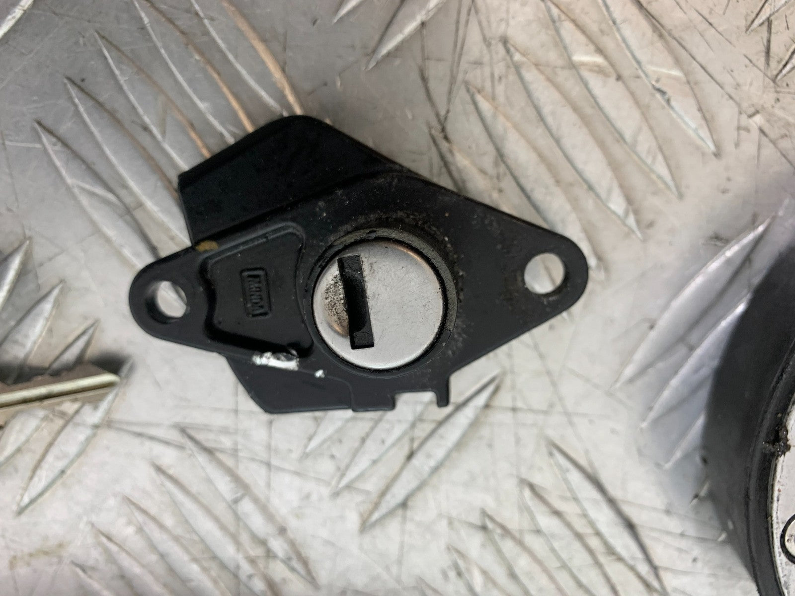 TRIUMPH SPEED TRIPLE R 1050 LOCKSET AND KEYS   2009 (CMB1183)