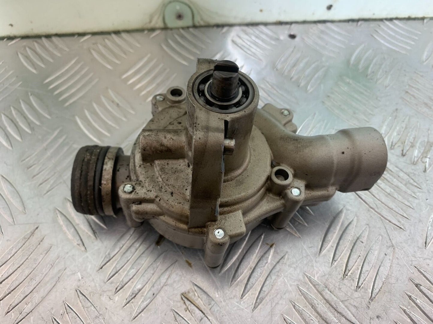 TRIUMPH THUNDERBIRD 1600 WATER PUMP  YEAR 2011 (CMB1107)