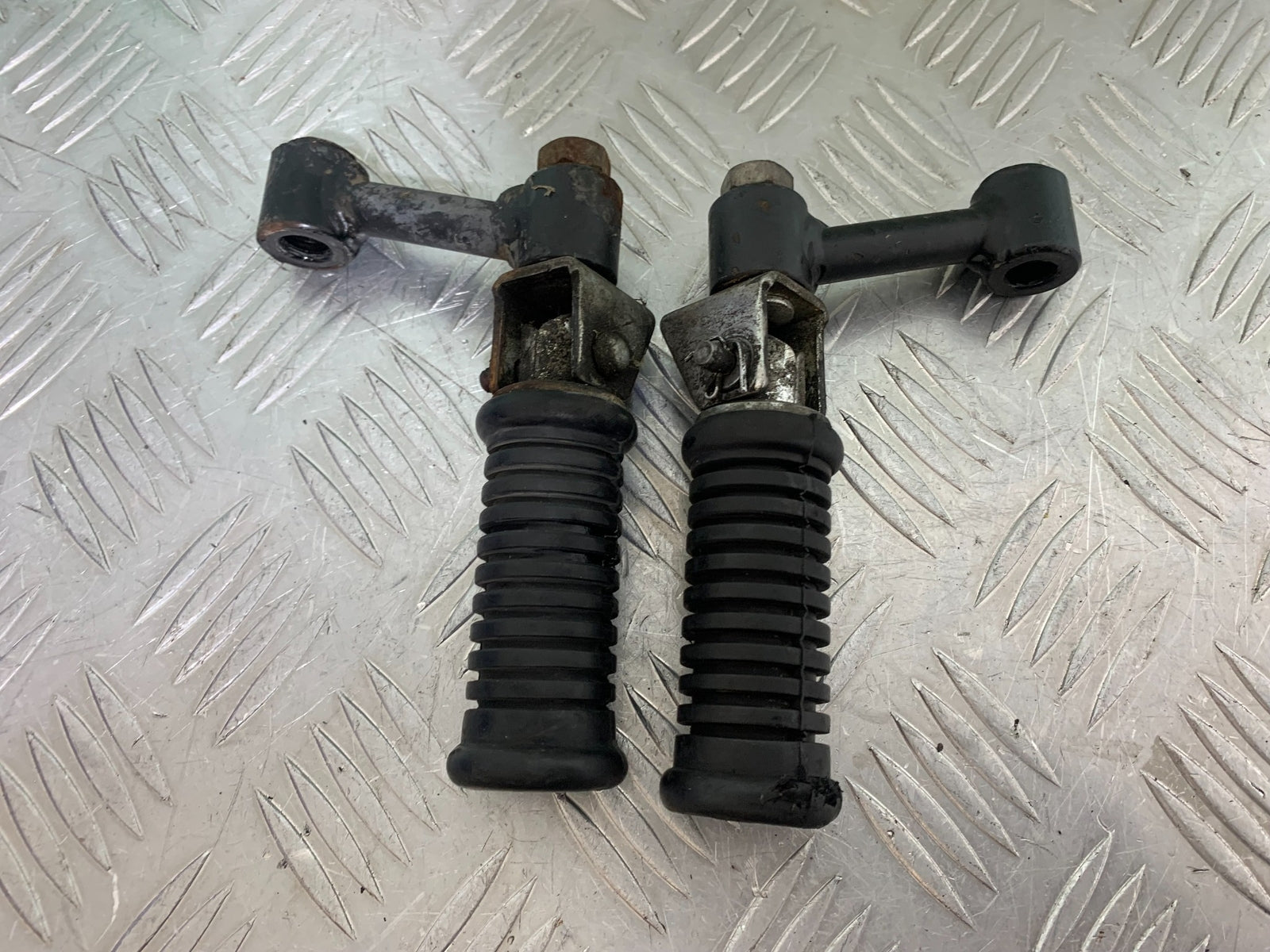 ROYAL ENFIELD BULLET 500 EFI REAR FOOT PEGS   YEAR 2008 - 2016 (CMB1153)