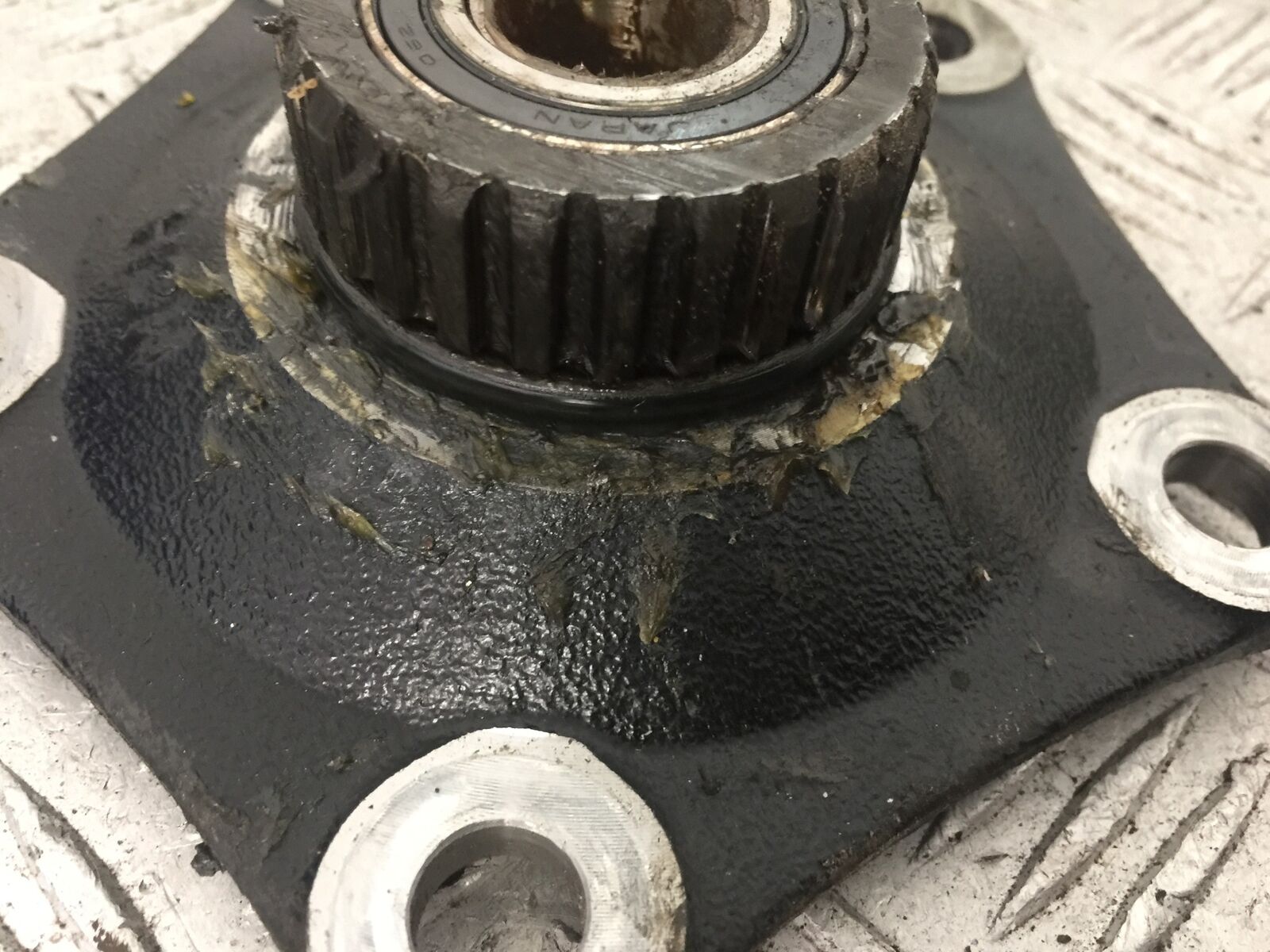 HONDA VTX1300 S DRIVE FLANGE  YEAR 2004-09 (STOCK 749)