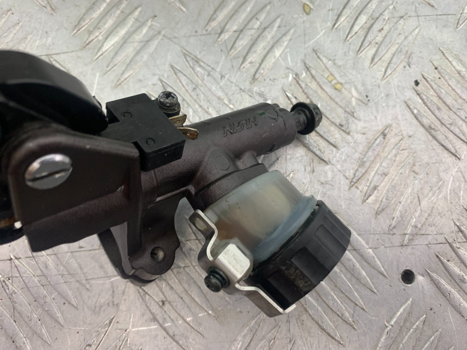HONDA CBR1000 rr FIREBLADE CLUTCH MASTER CYLINDER   YEAR 2006 (CMB1220)