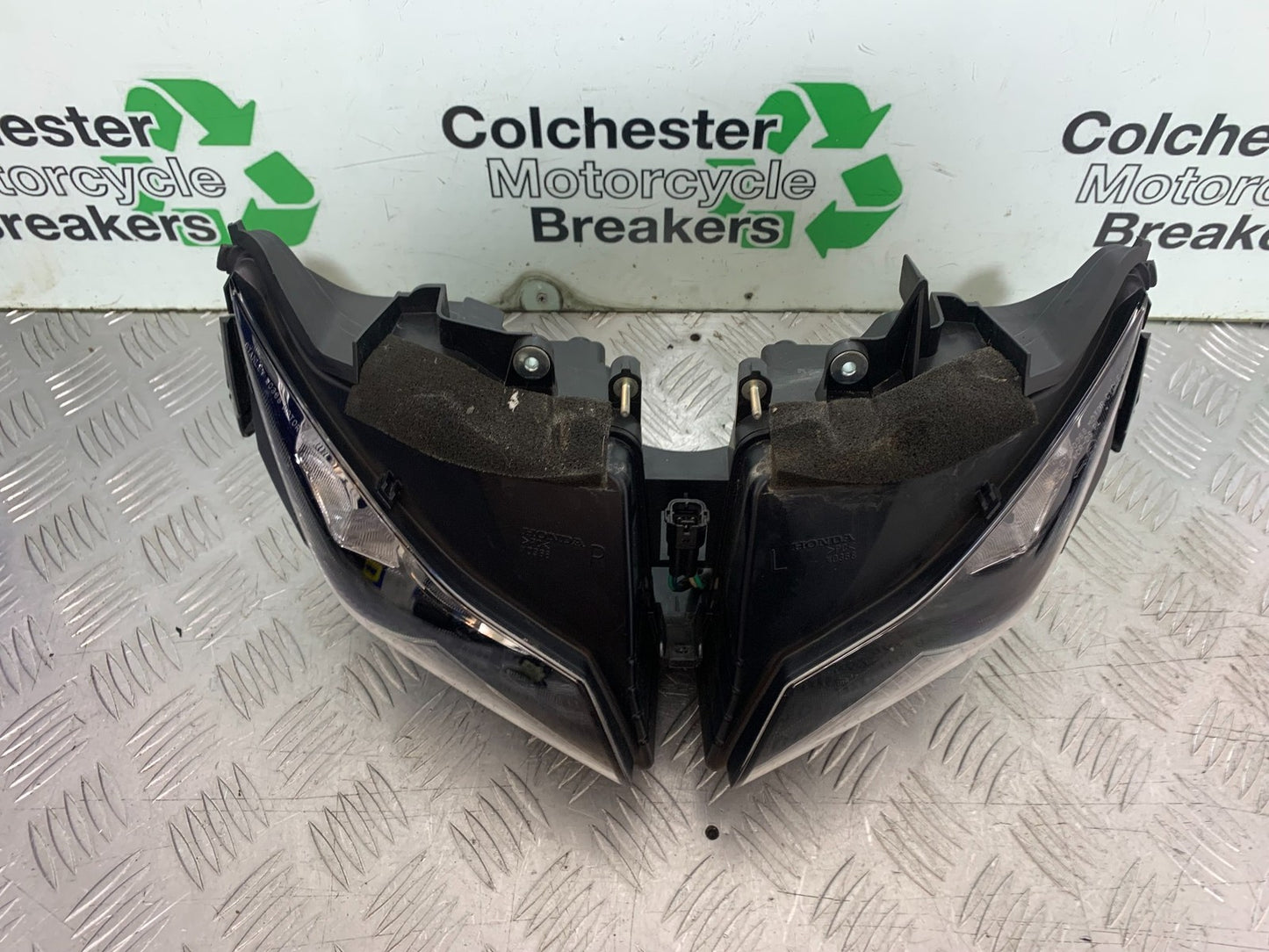 HONDA CBR1000 rr FIREBLADE HEADLIGHT (GENUINE PART)   2012-2016 (CMB1280)