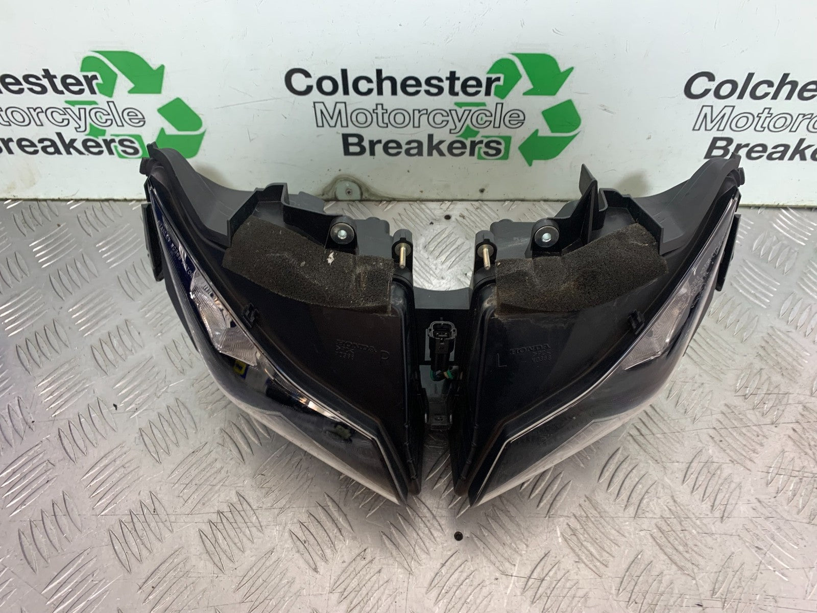 HONDA CBR1000 rr FIREBLADE HEADLIGHT (GENUINE PART)   2012-2016 (CMB1280)