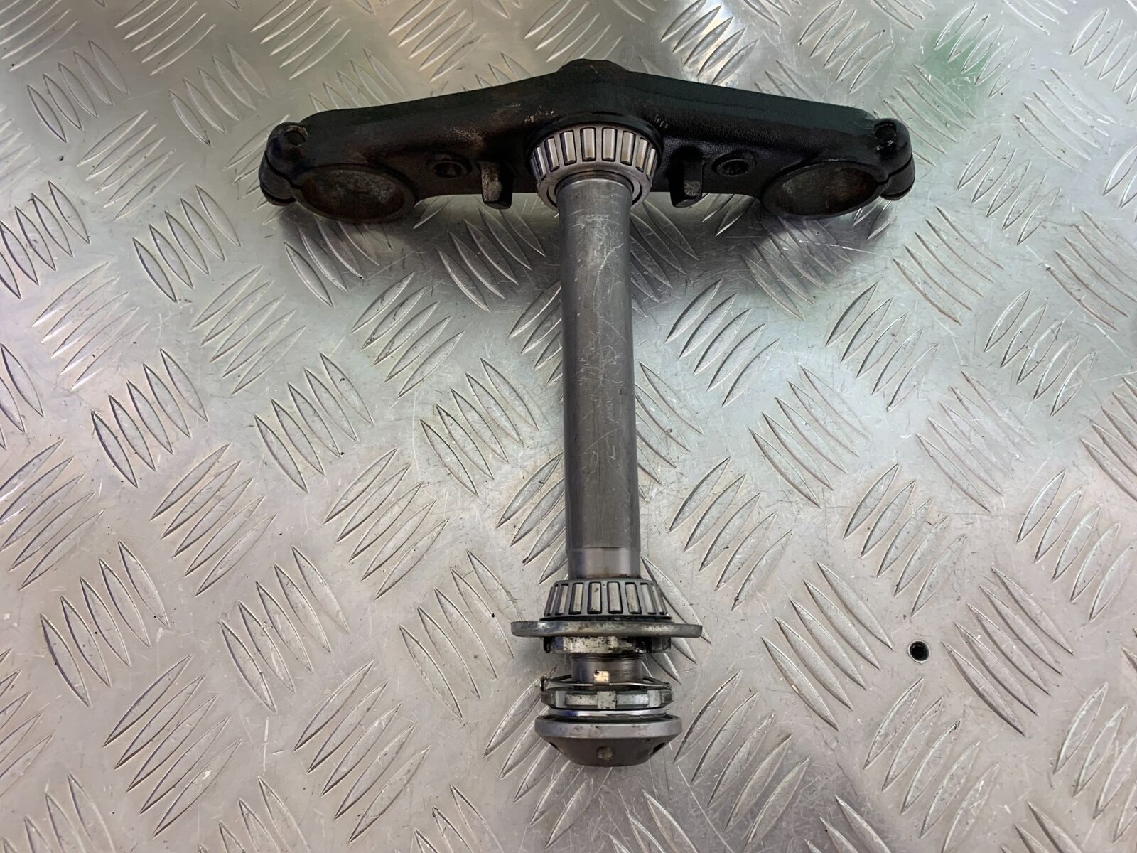 HONDA CBR1100 BLACKBIRD BOTTOM YOKE  YEAR 1996-1998 (CMB1017)