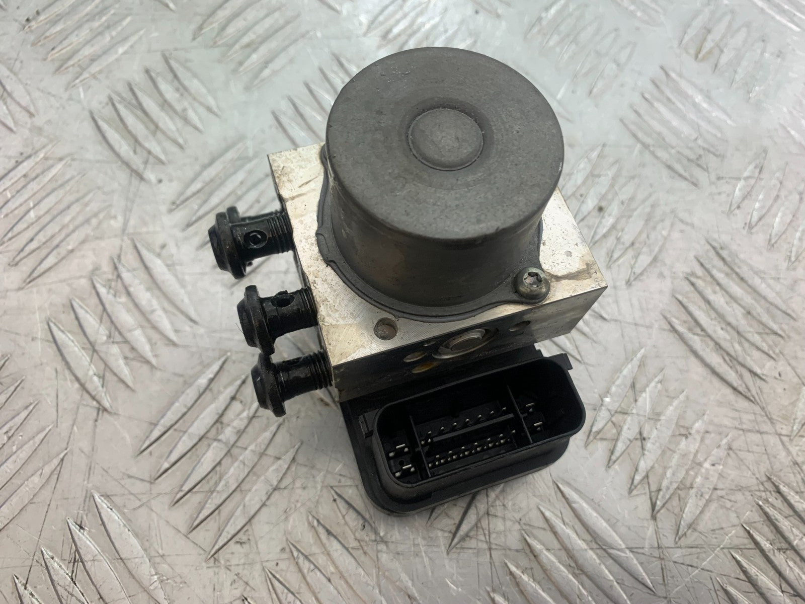 YAMAHA YZF R7 ABS PUMP  YEAR 2022-2025 (CMB1255)