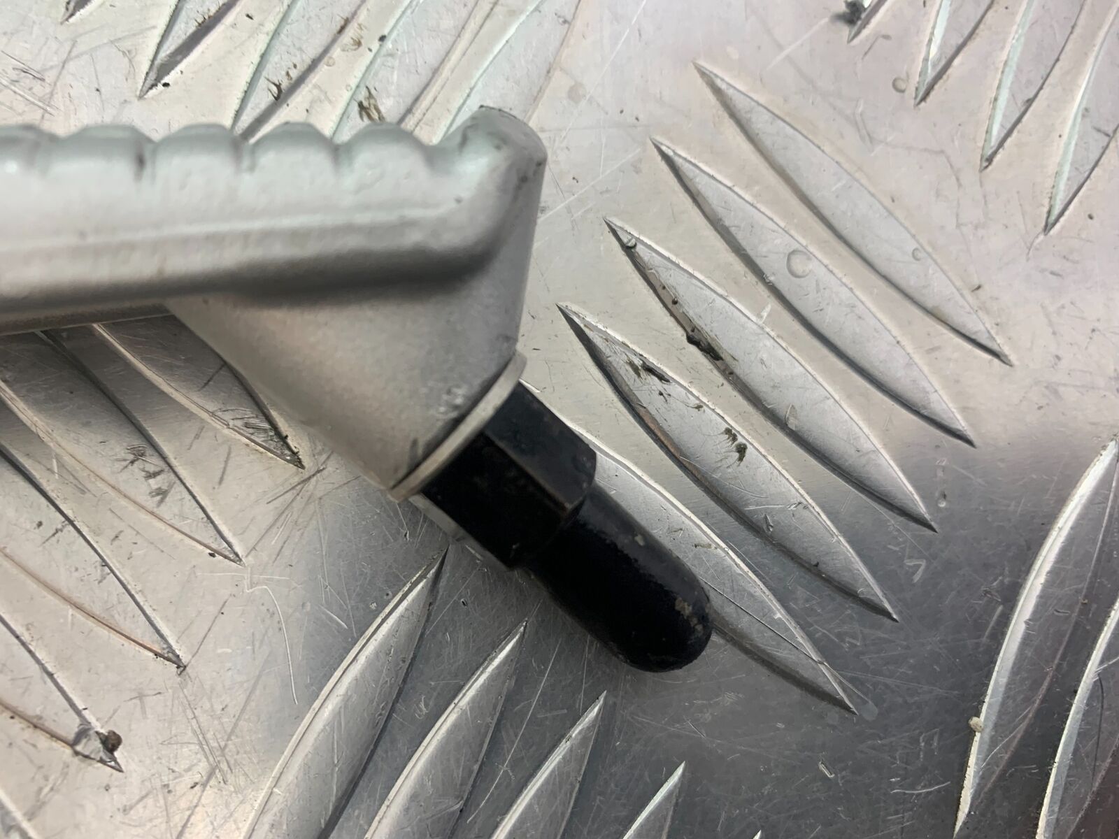 HONDA VFR400 VFR 400 NC21 FRONT LEFT FOOTPEG  YEAR 1986-87 (CMB1043)