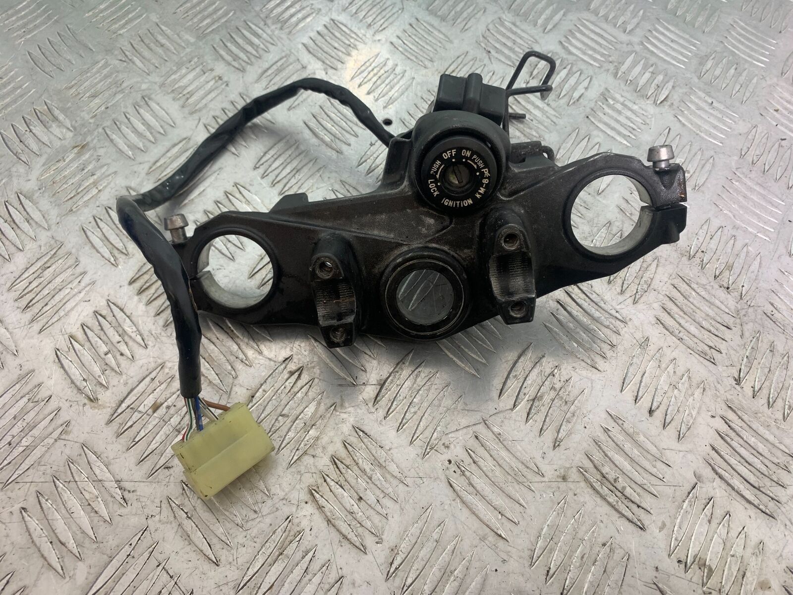 KAWASAKI ER6 F TOP YOKE AND IGNITION (NO KEY)   YEAR 2005-2008 (CMB1098)