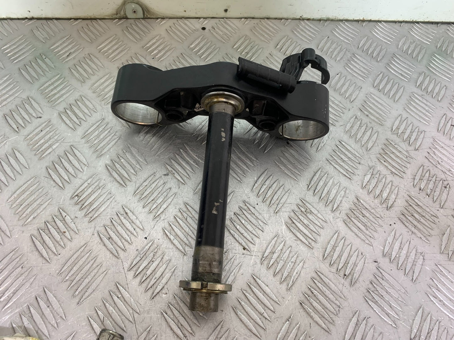 KTM DUKE 390 BOTTOM YOKE    YEAR 2017- 2023 (CMB1314)