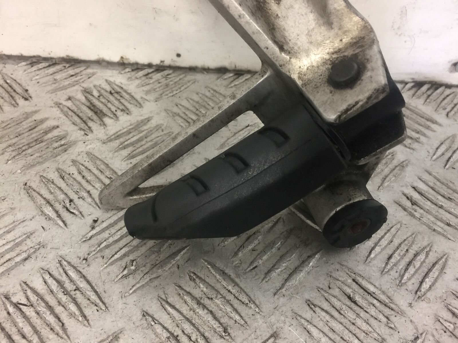HONDA CBR 500 R  CBR500 R RIGHT REAR HANGER AND PEG  YEAR 2014  (STOCK 392)