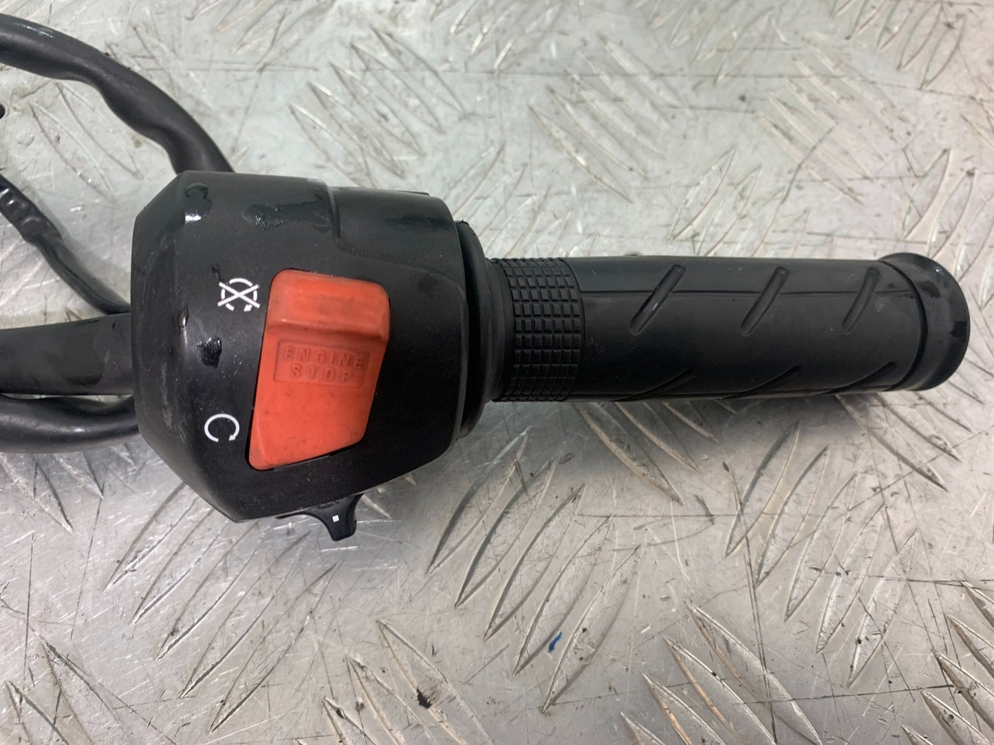HONDA VFR800 PRE V-TEC RIGHT SWITCH GEAR  YEAR 1998-2001 (CMB1233)