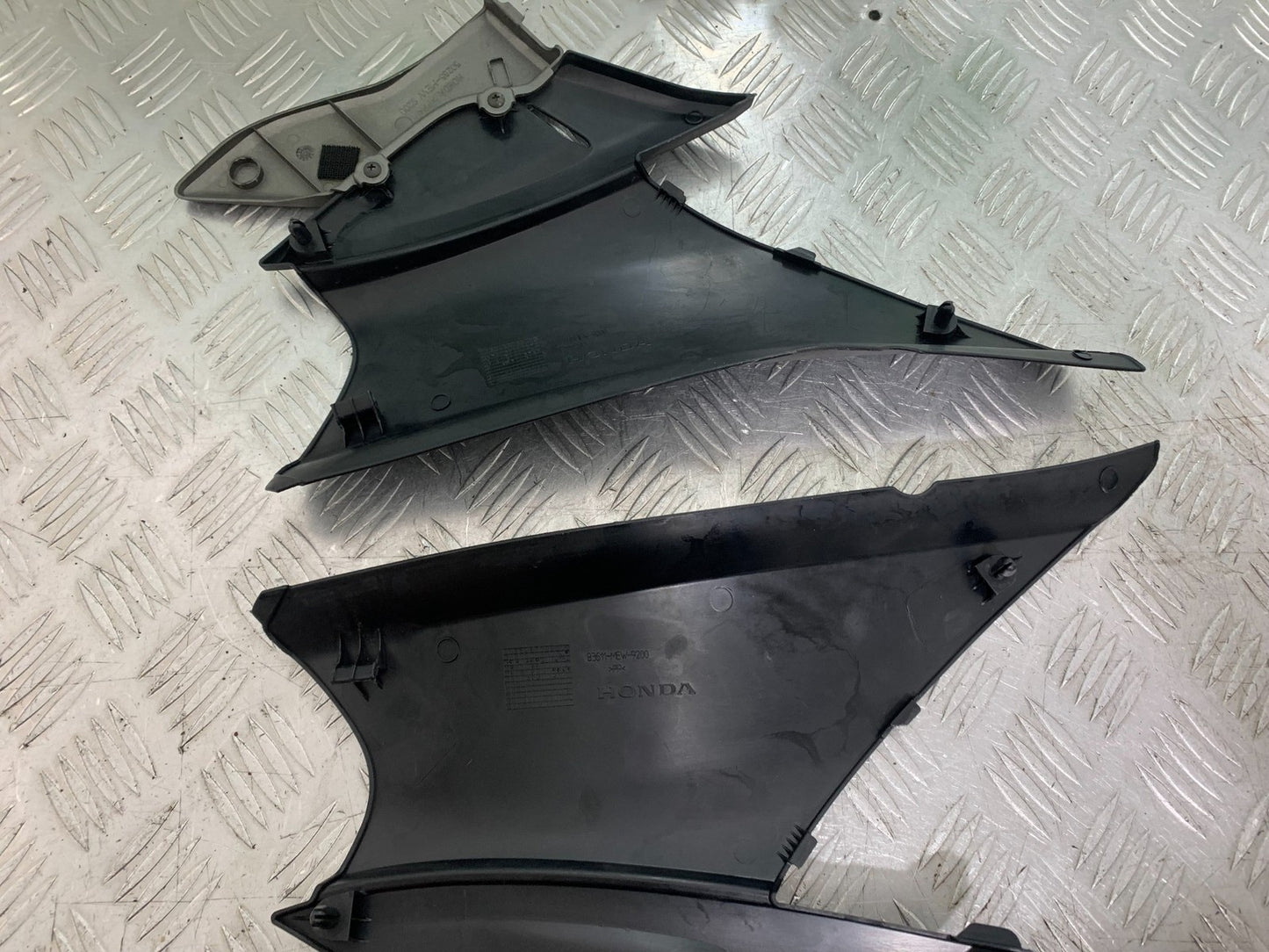 HONDA NT 700 V DEAUVILLE LEFT AND RIGHT SIDE PANELS   YEAR 2006-2010 (CMB1298)