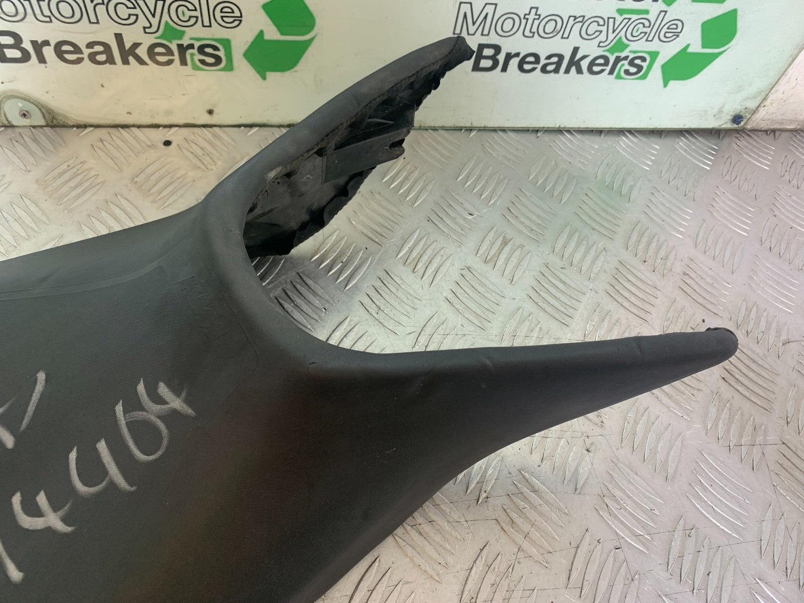 KTM DUKE 125 FRONT SEAT  YEAR 2017-2022 (CMB1222)