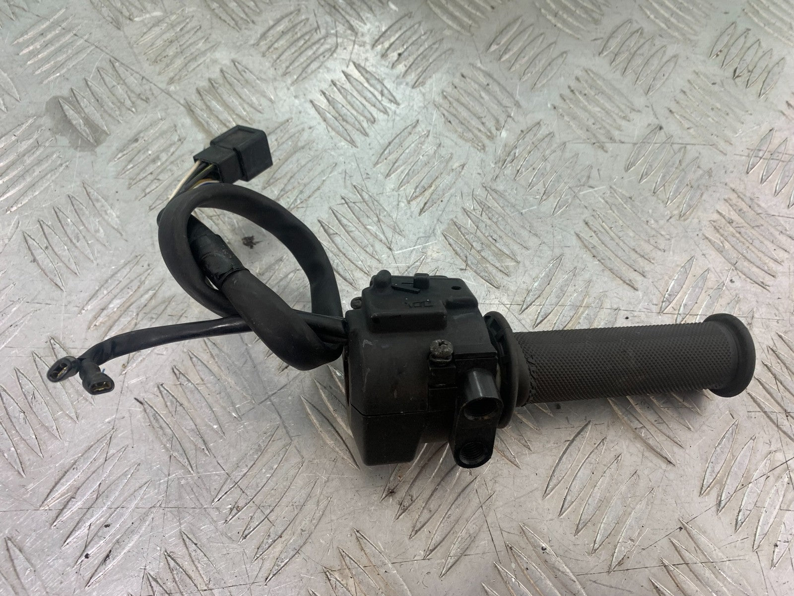 HONDA CBR600 CBR 600 RR RIGHT SWITCH GEAR  YEAR 2003-2004 CMB1173)
