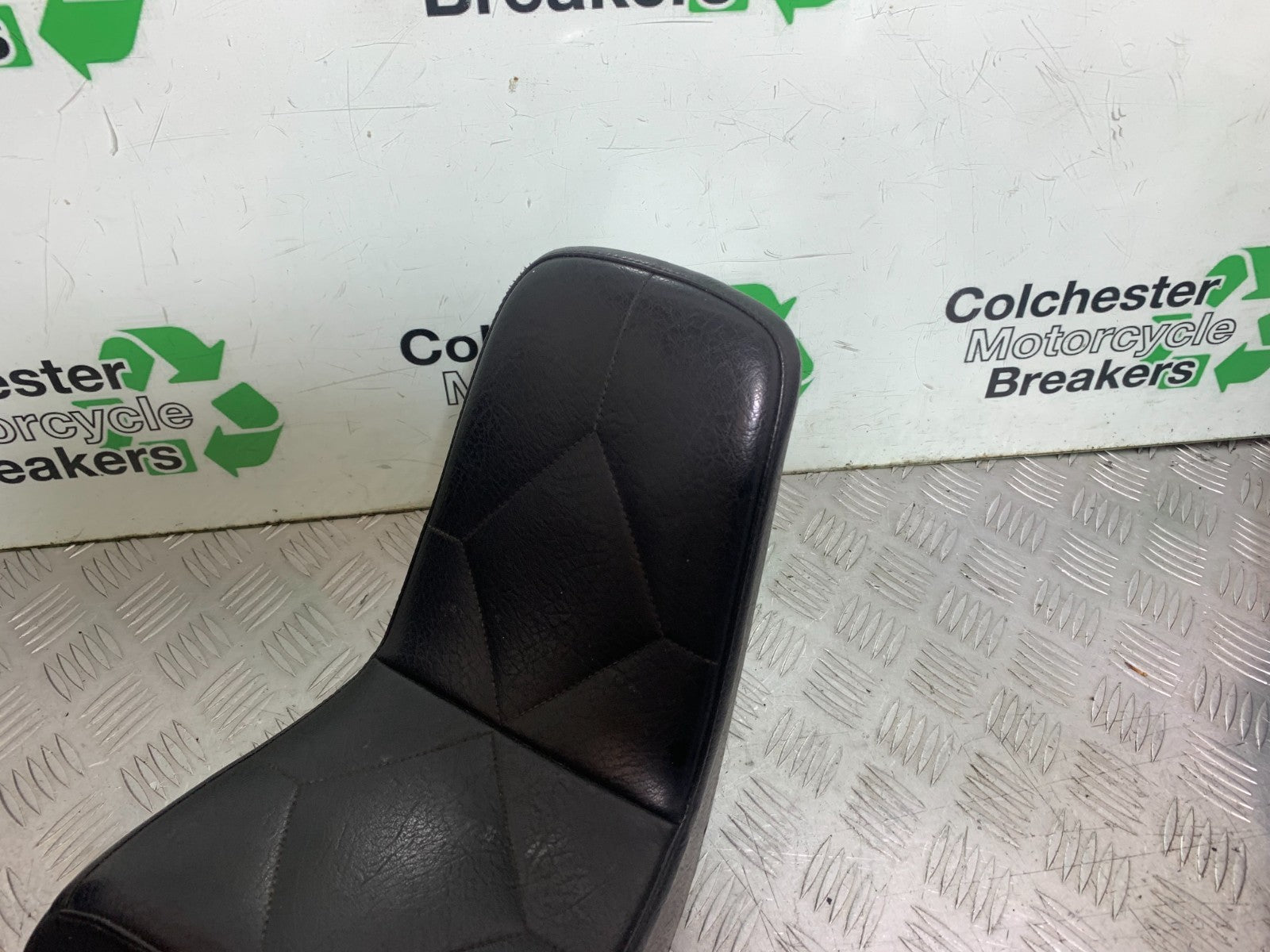 HONDA VT700 VT 700 SHADOW REAR SEAT  YEAR 1984-85 (CMB1328)