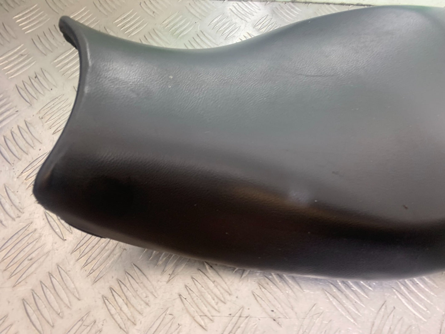 TRIUMPH 955i SPRINT ST SEAT  1999-2004 (CMB1176)