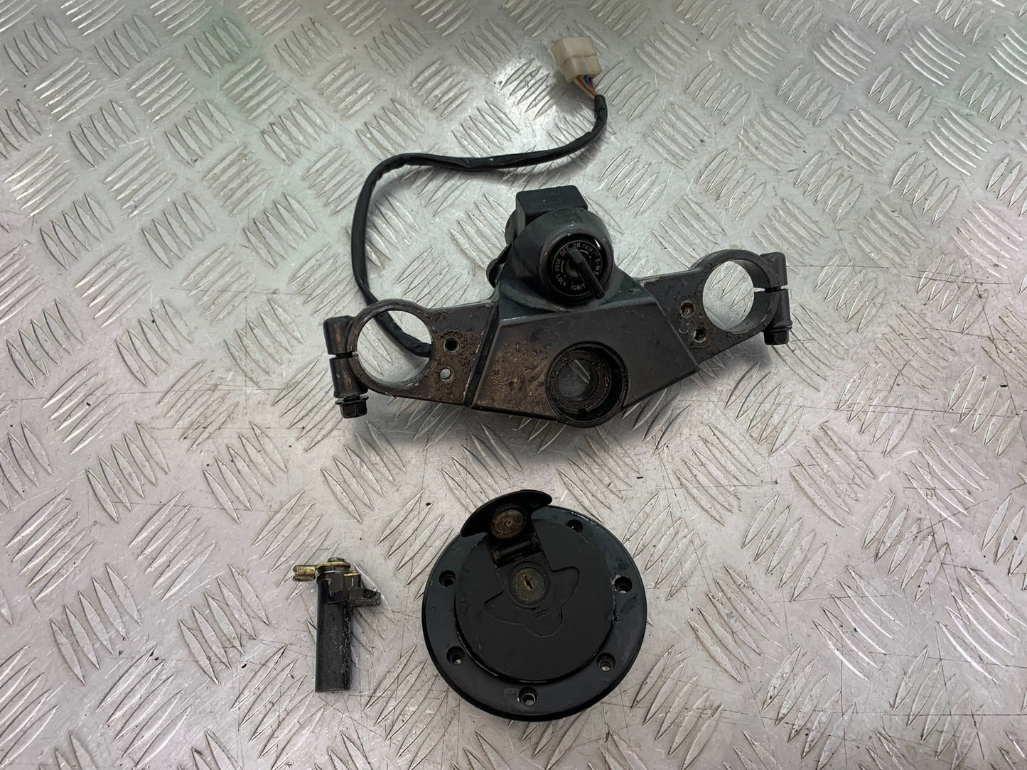 KAWASAKI ZZR1100 D LOCK SET AND KEY   YEAR 1993-2001 (CMB1189)
