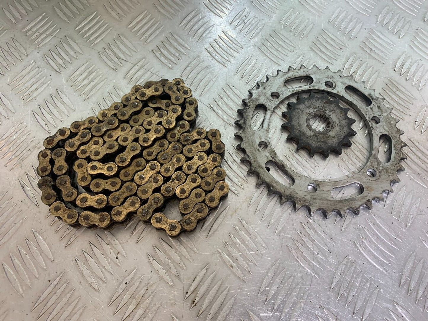 KAWASAKI Z750 ZR750 ZR-7S CHAIN & SPROCKETS (USED) YEAR 1999-05 (CMB1135)