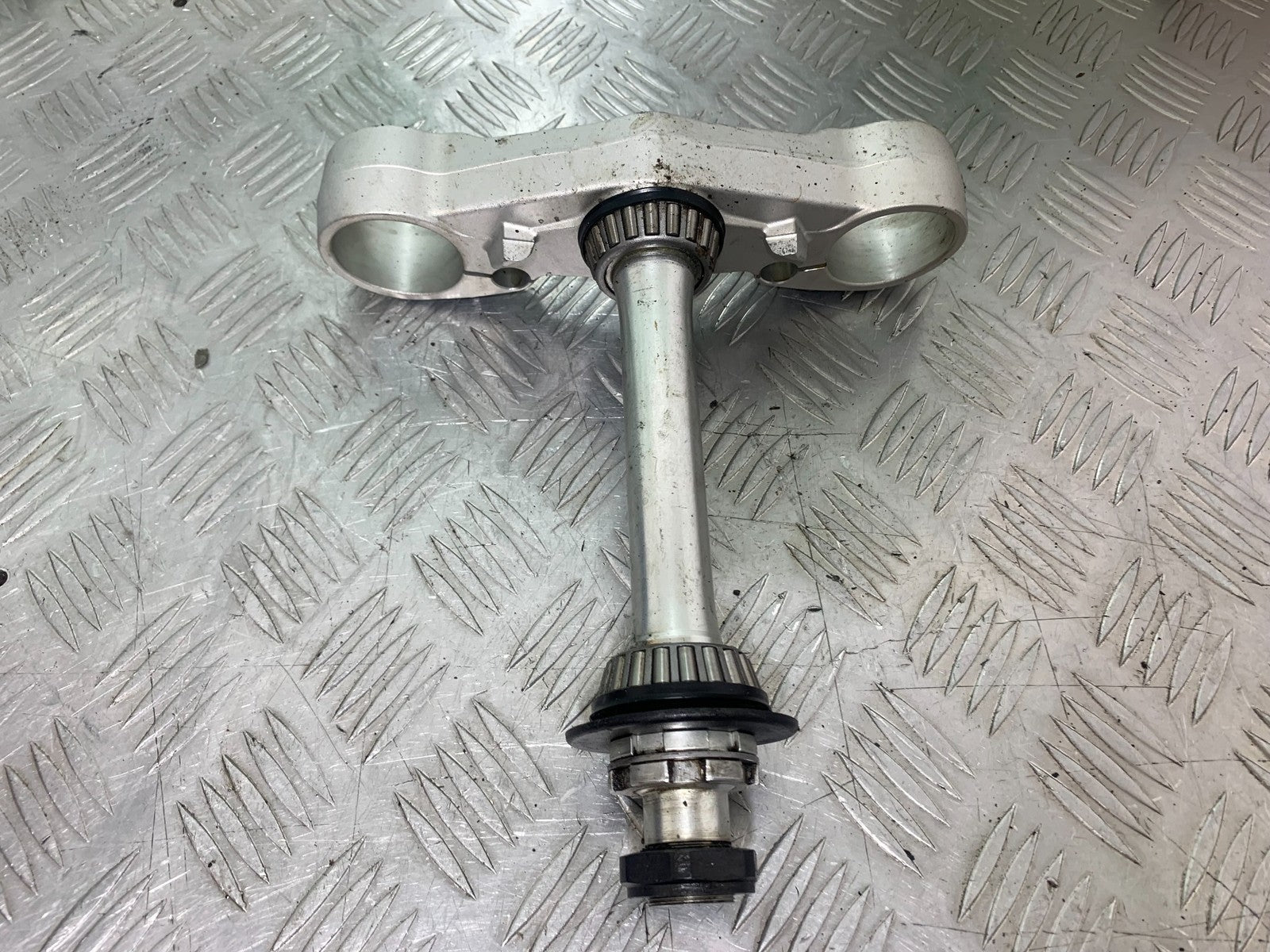 TRIUMPH 675 STREET TRIPLE BOTTOM YOKE  2013-2016 (CMB1186)