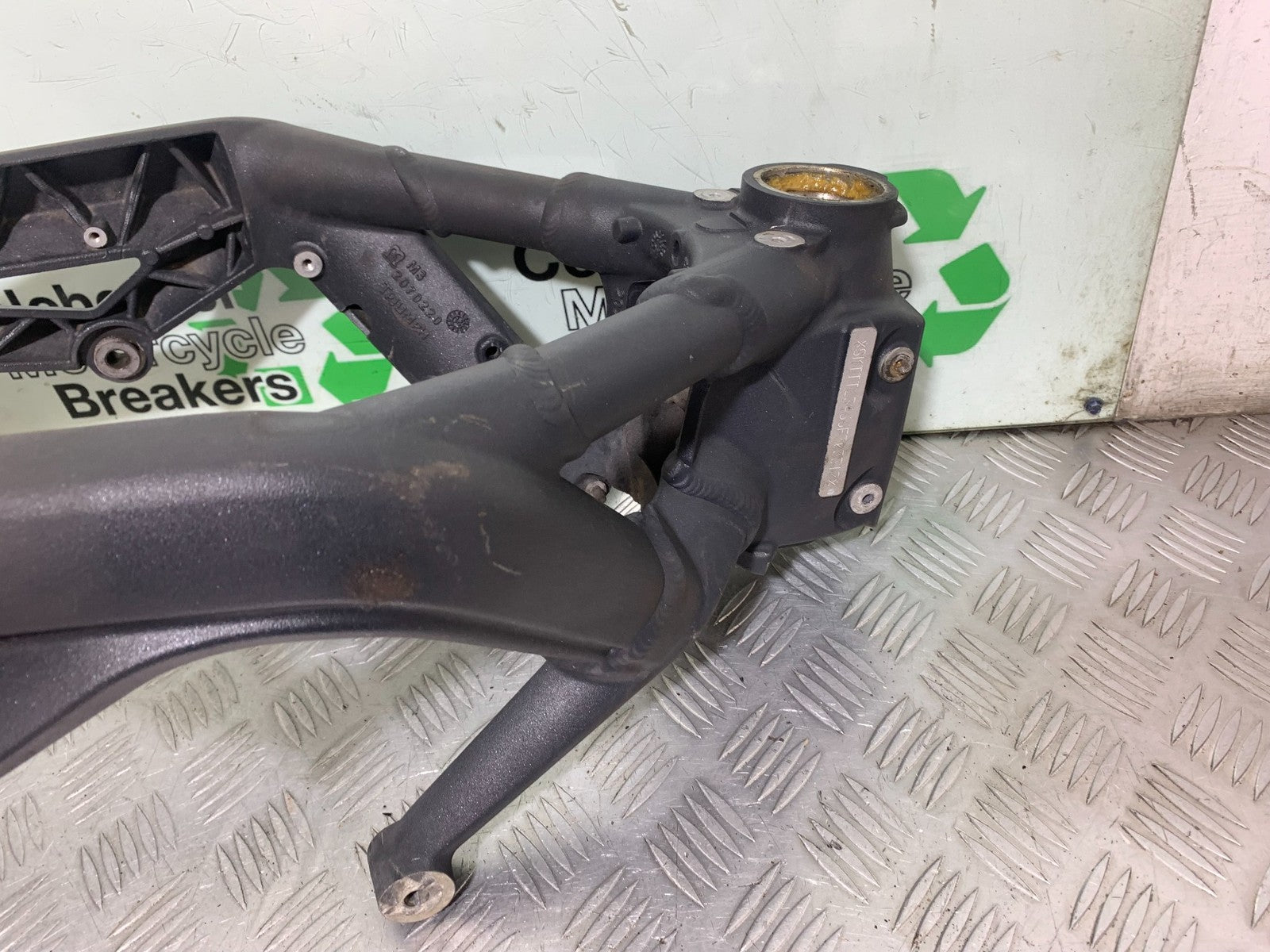 TRIUMPH 675 STREET TRIPLE RX FRAME REG LOG BOOK   2015-2017 (CMB1299)