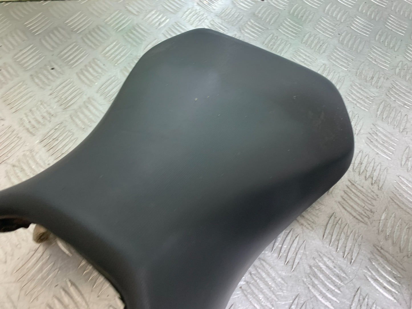 SUZUKI SV1000 SV 1000 FRONT SEAT YEAR 2003-2007 (CMB1293)