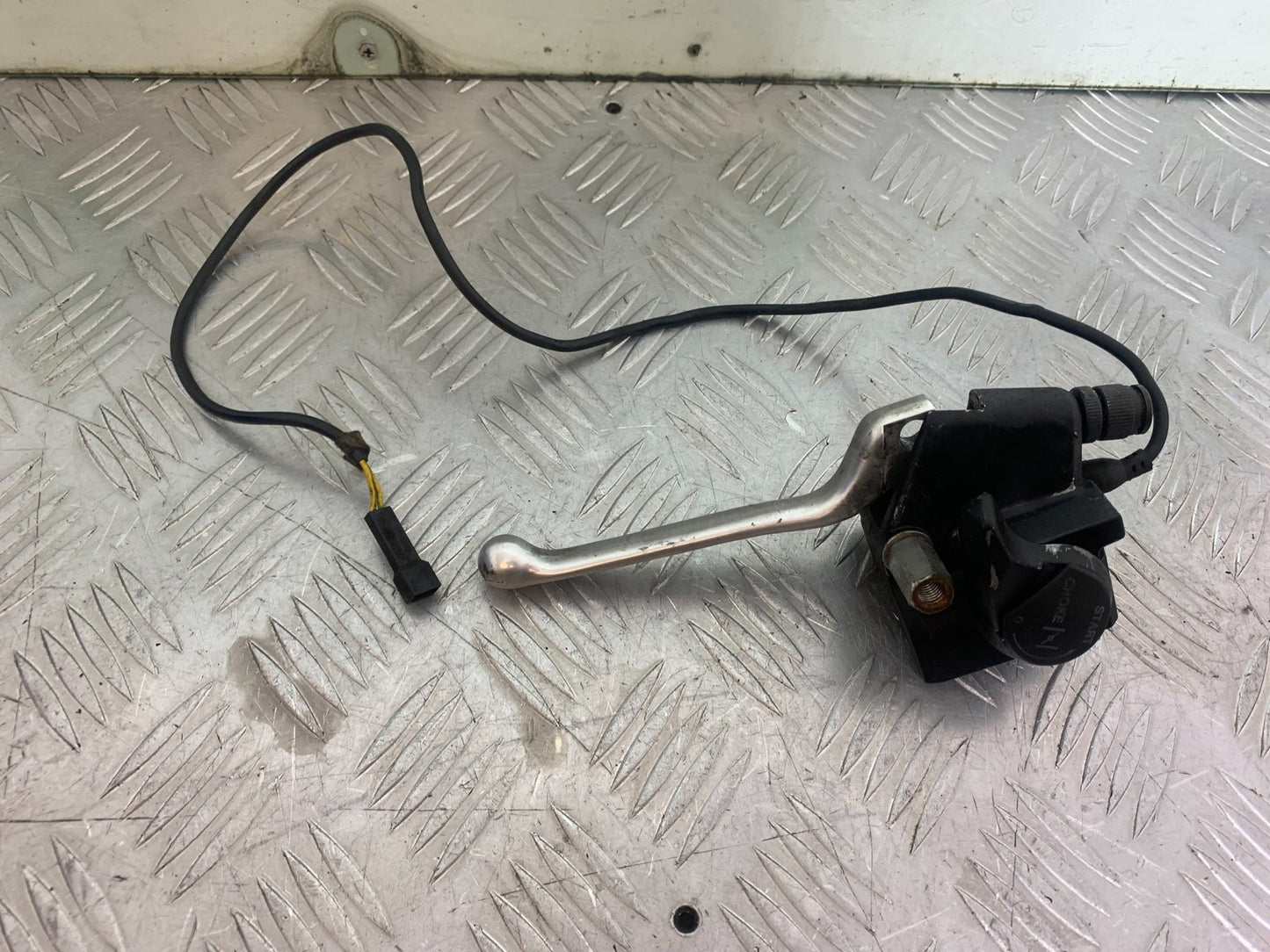 BMW R850 R R850R CLUTCH LEVER AND BRACKET   YEAR 1994-2002 (CMB1170)