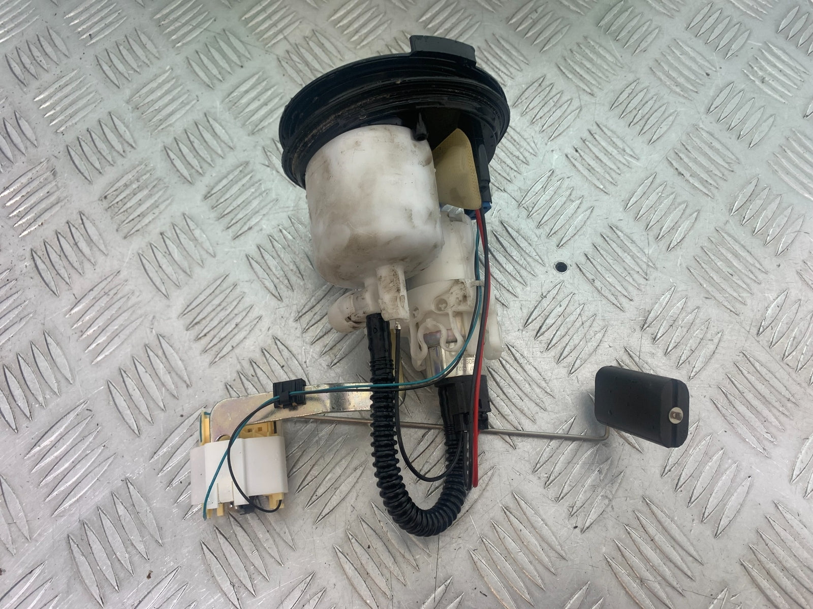 BMW M1000 R PETROL PUMP YEAR 2023-2024 (CMB1140)