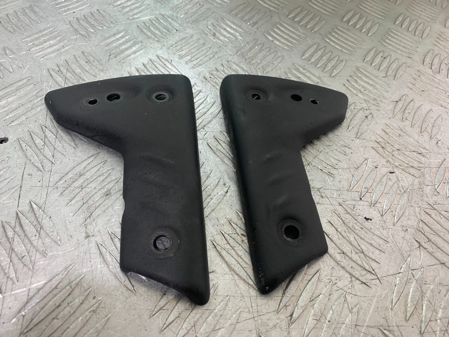 TRIUMPH 1050 SPEED TRIPLE RADIATOR COVERS  YEAR 2005-2007 (CMB1322)