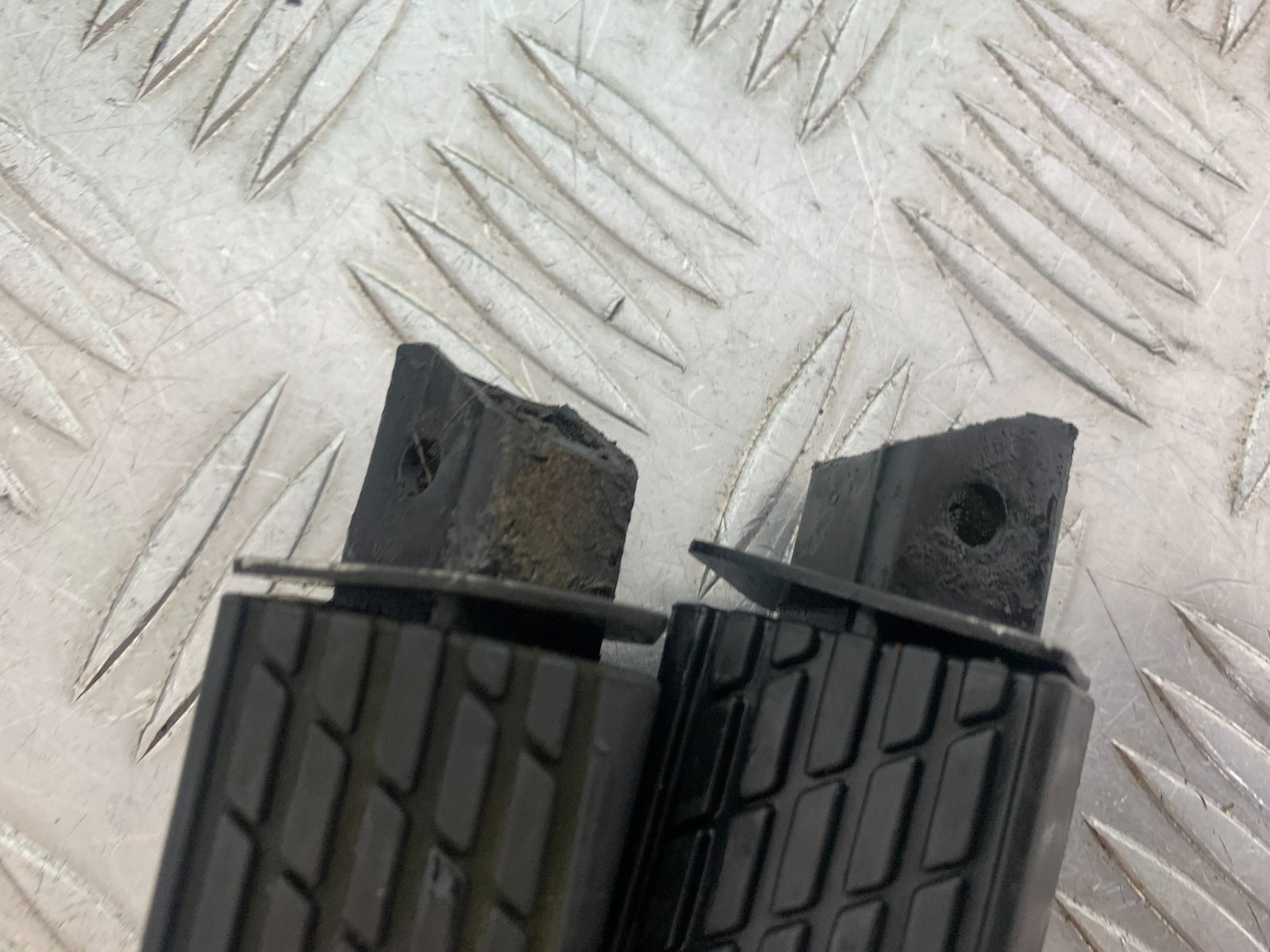 KAWASAKI J125 J125 FOOTPEGS   YEAR 2016-2020 (CMB1158)