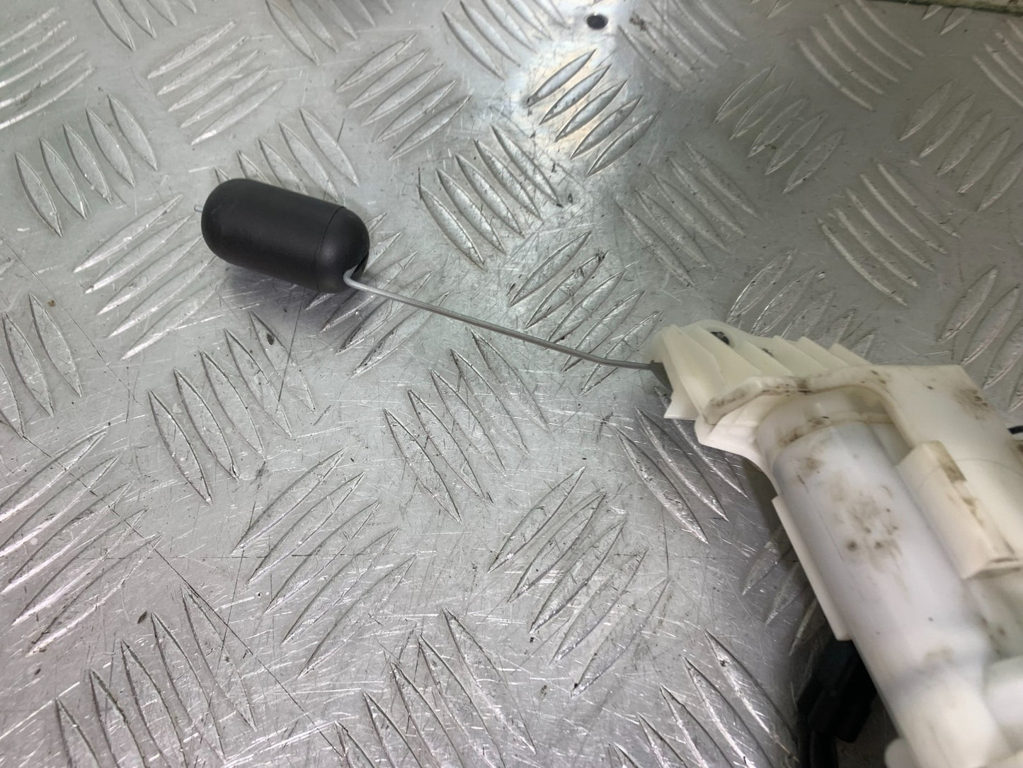 KAWASAKI 650 VERSYS PETROL PUMP  YEAR 2015-2018 (CMB1288)