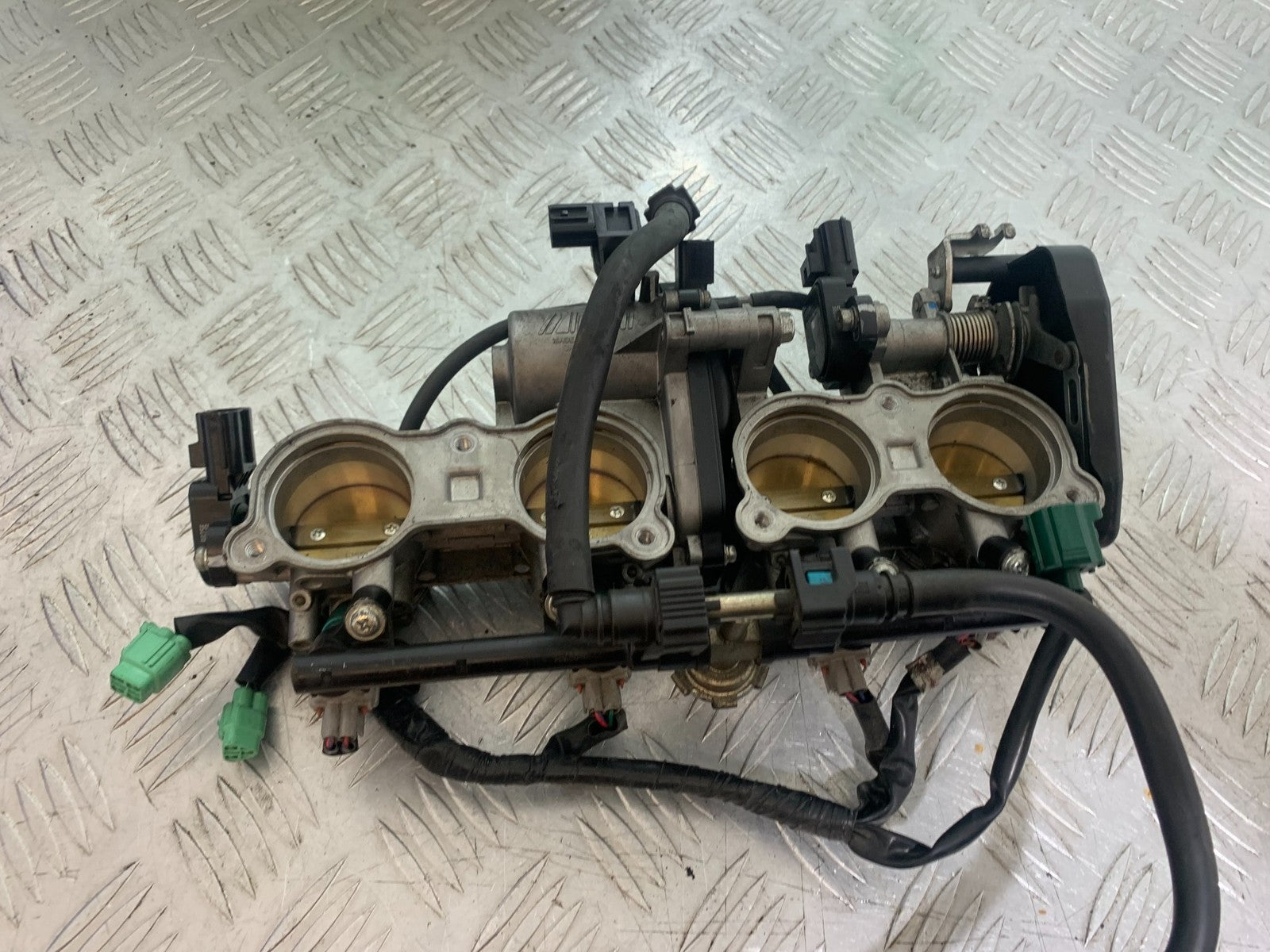 YAMAHA YZF R1 14 B BIG BANG THROTTLE BODIES   2009-14 (CMB1175)