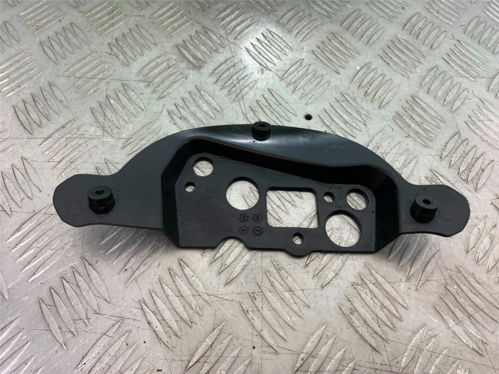 TRIUMPH SPEED TRIPLE R 1050 CLOCK MOUNTING BRACKET 2009 (CMB1183)