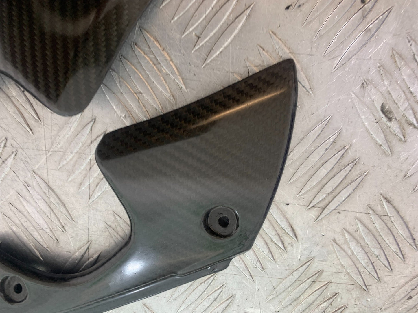 YAMAHA YZF R1 14 B BIG BANG LEFT & RIGHT CARBON TOP INFILLS   2009-14 (CMB1175)