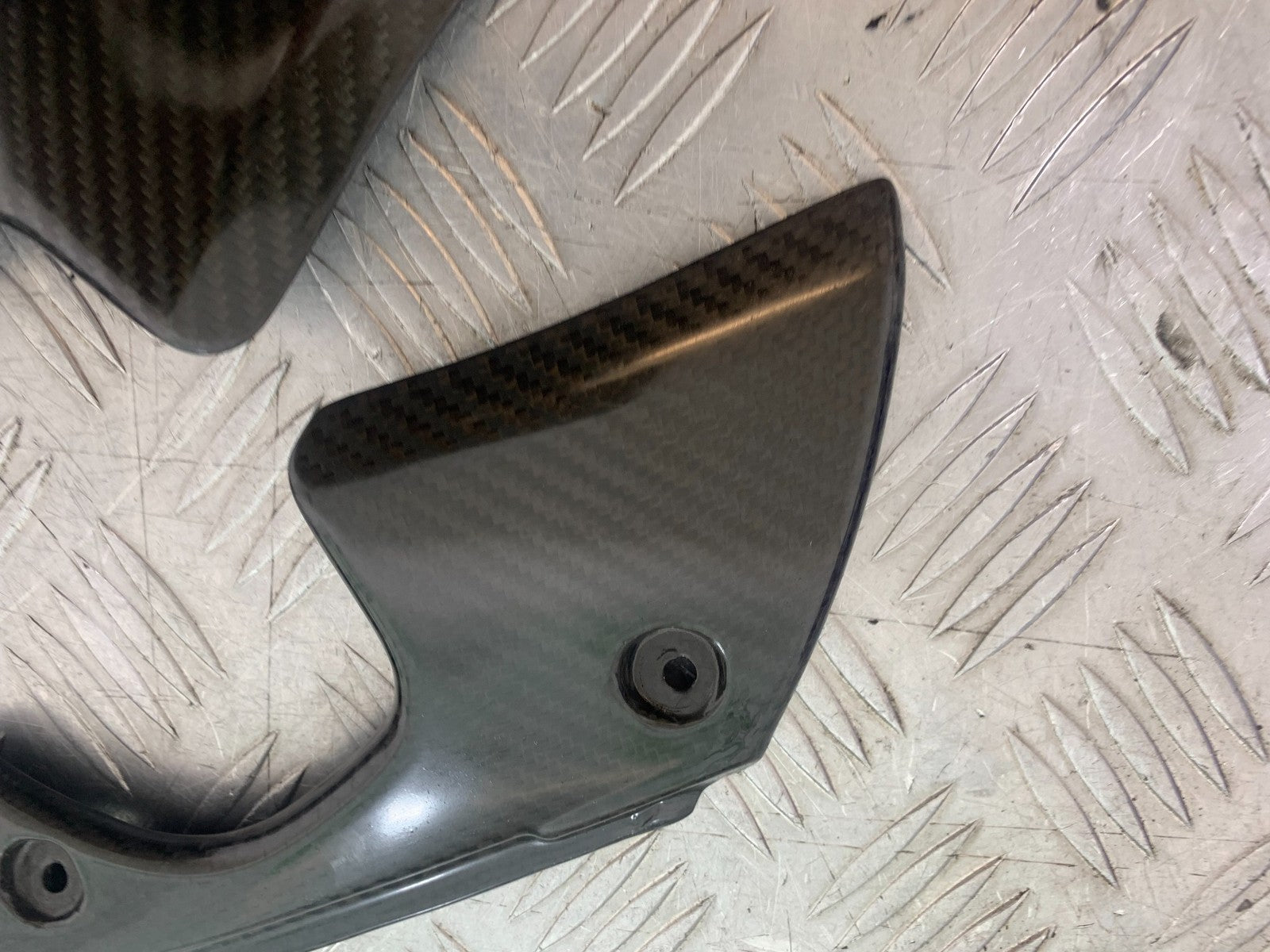 YAMAHA YZF R1 14 B BIG BANG LEFT & RIGHT CARBON TOP INFILLS   2009-14 (CMB1175)