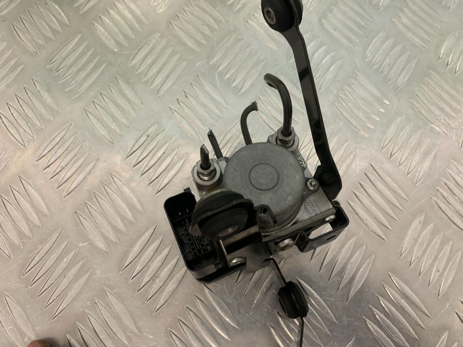 TRIUMPH TIGER 800 XCX ABS PUMP  YEAR 2015-2017  (STOCK 966)