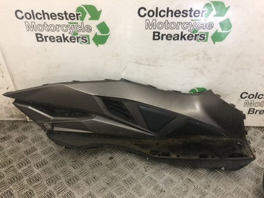 KAWASAKI J300 J 300 RIGHT FOOTBOARD  YEAR 2015 (STOCK 711)