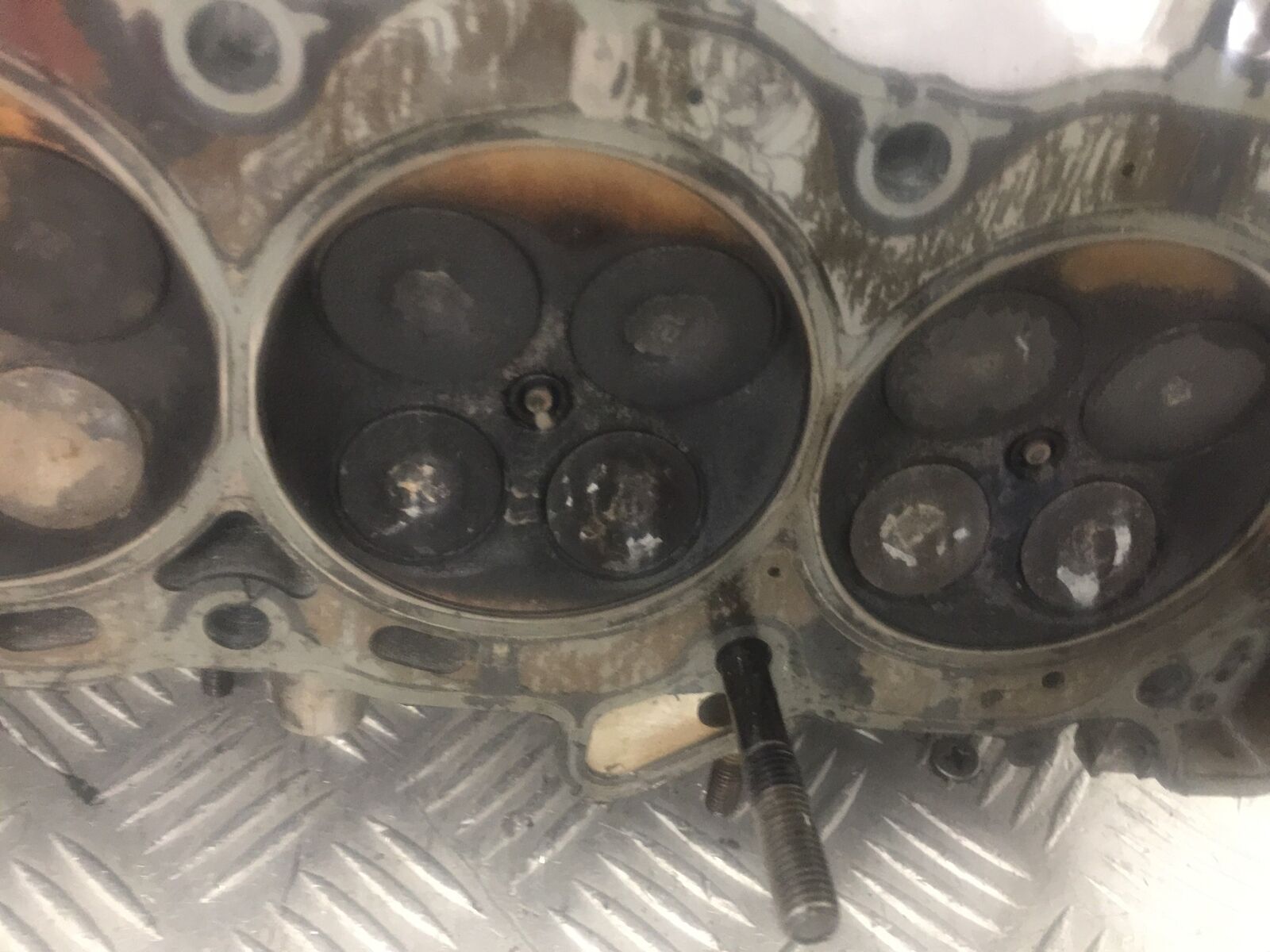 HONDA CBR1000 rr FIREBLADE CYLINDER HEAD   YEAR 2004  (STOCK 853)