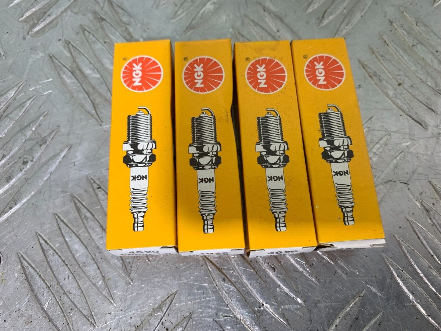 YAMAHA FJ1100 FJ 1100 4 X NGK SPARK PLUGS (NEW)   YEAR 1984-85 (CMB1101)