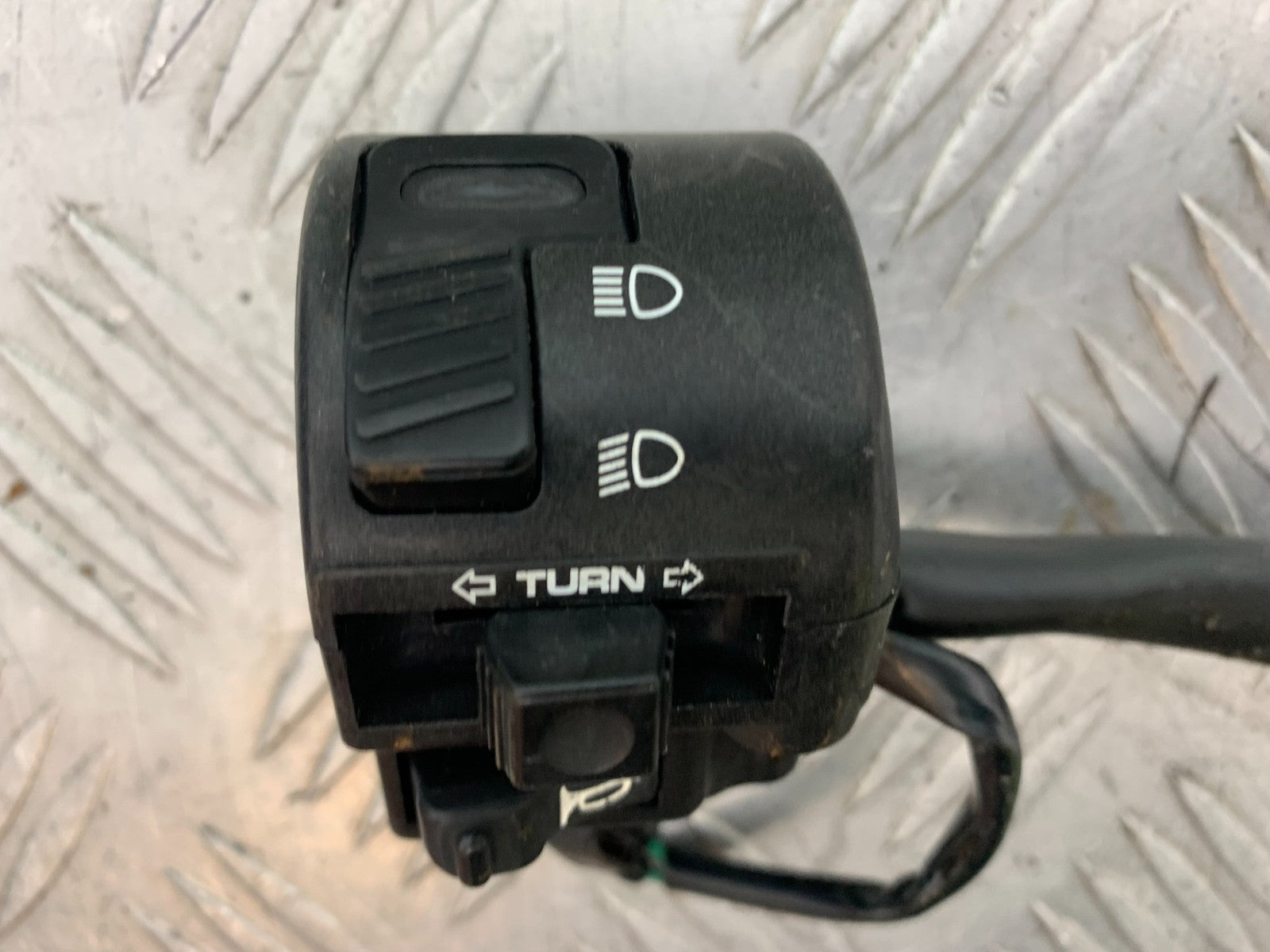 HONDA XL125 VARADERO LEFT SWITCH GEAR  YEAR 2001-2006  (CMB1304)