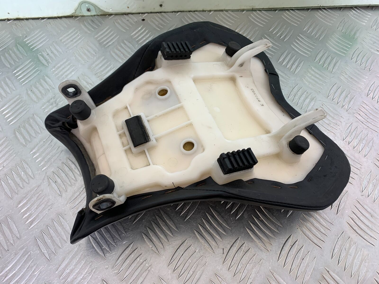 SUZUKI GSXR1000 GSXR 1000 FRONT SEAT  2009-2016 (CMB1049)