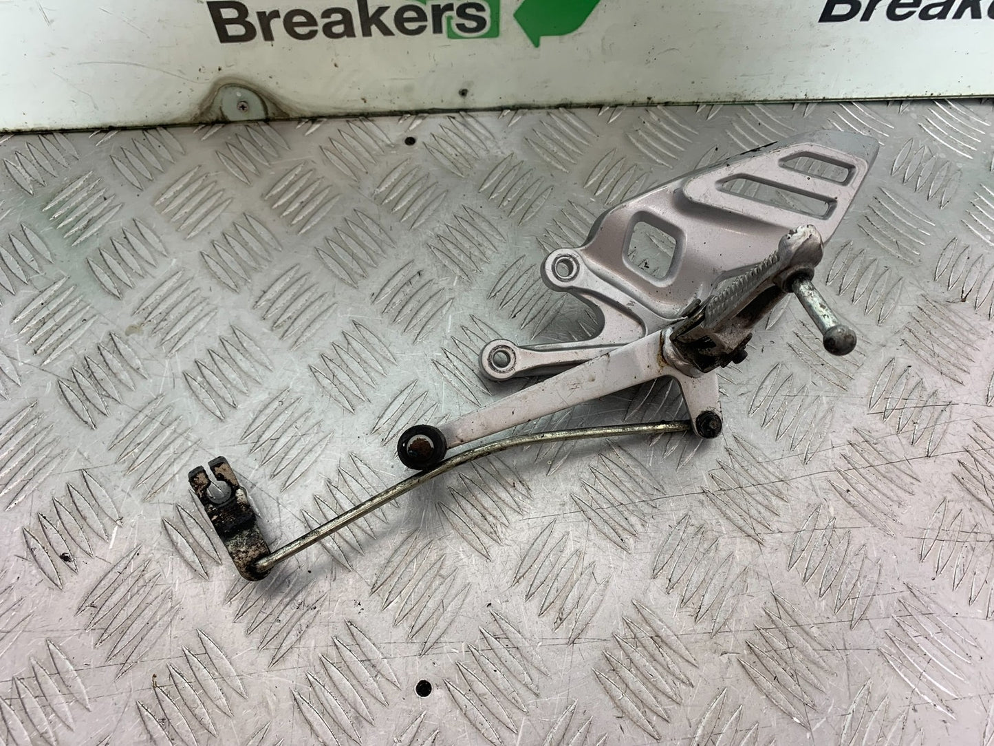 YAMAHA YZF-R125 YZF 125 FRONT LEFT HANGER  YEAR 2019-2022 (CMB1263)