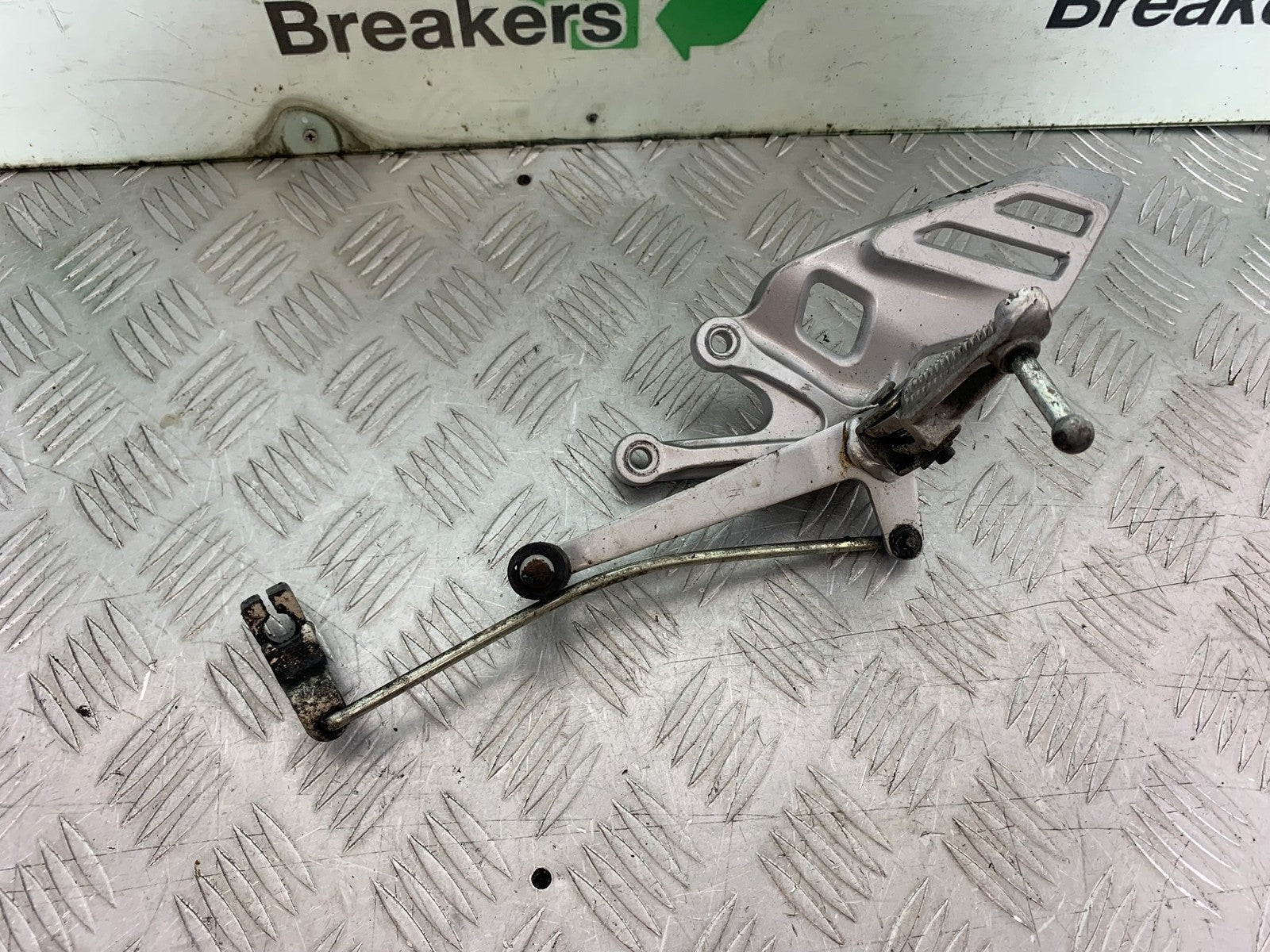 YAMAHA YZF-R125 YZF 125 FRONT LEFT HANGER  YEAR 2019-2022 (CMB1263)
