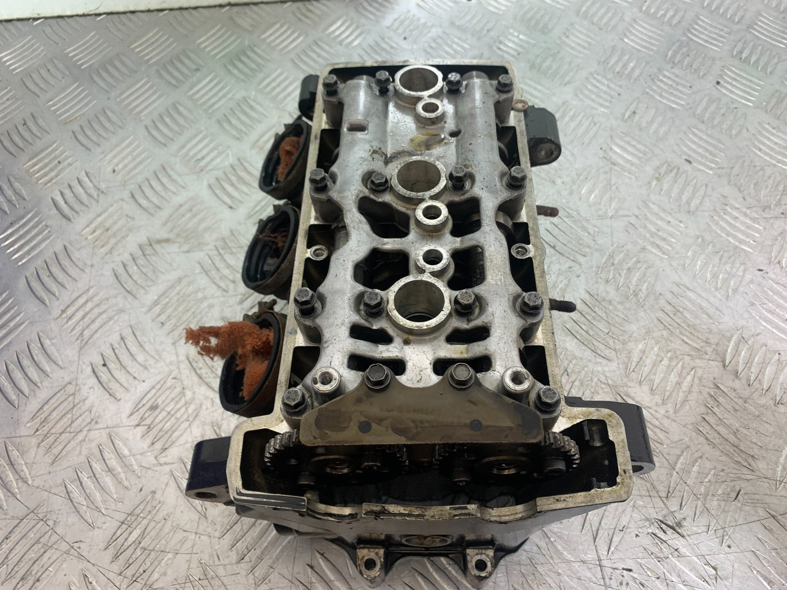 TRIUMPH 675 STREET TRIPLE R CYLINDER HEAD AND CAMS   YEAR 2012 (CMB1221)