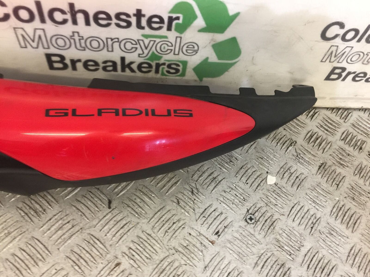 SUZUKI SFV650 SFV 650 GLADIUS LEFT SEAT PANEL   2009-15 (STOCK 677)
