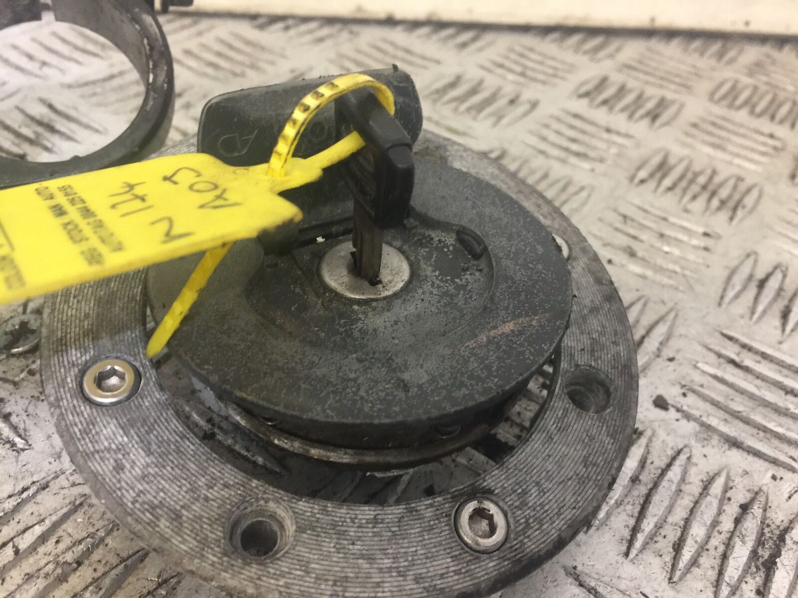 SUZUKI RF600 RF 600 LOCKS AND KEY  YEAR 1996 (STOCK 679)