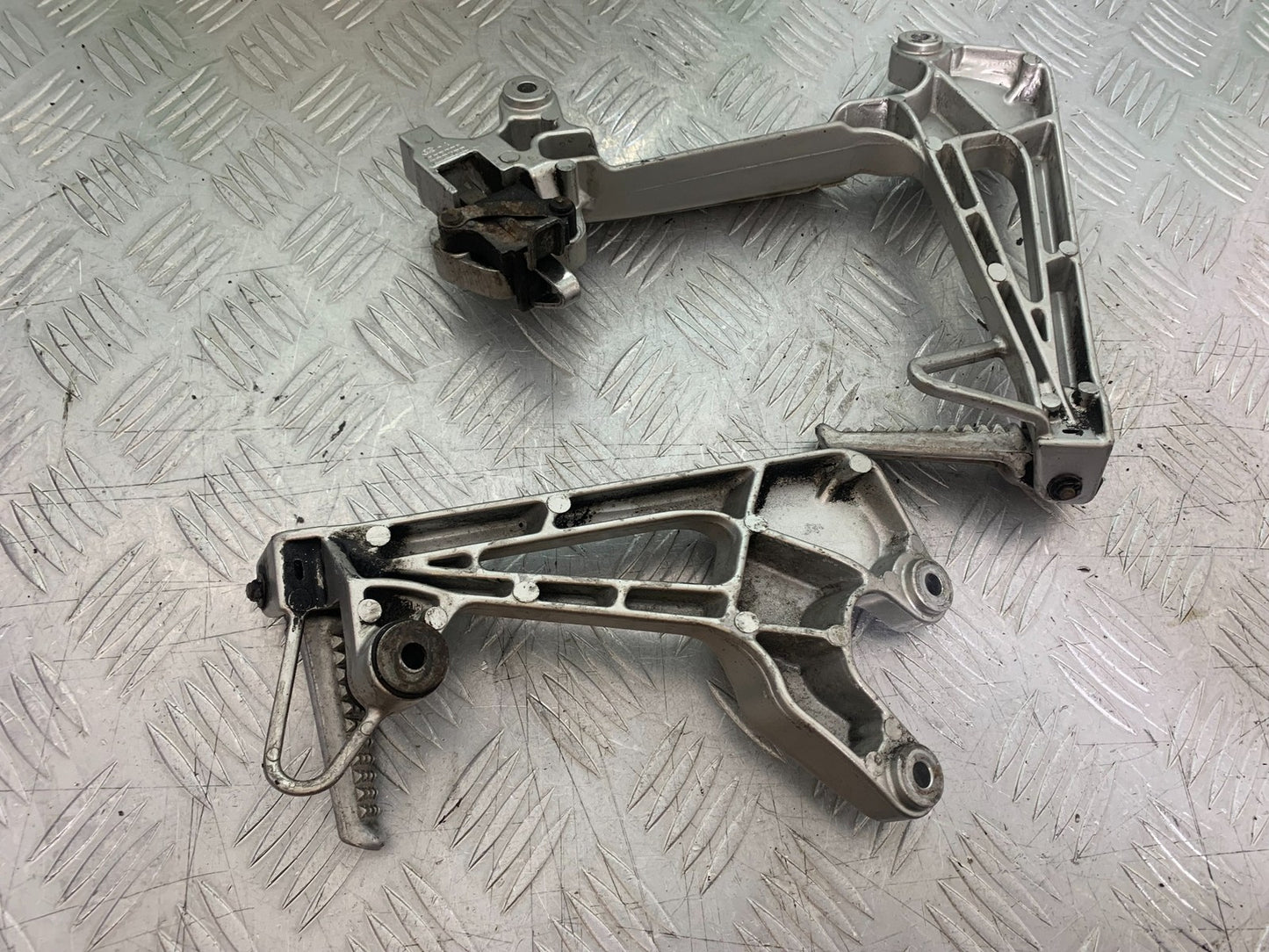 HONDA VFR800 PRE V-TEC REAR HANGERS   YEAR 1998-2001 (CMB1233)