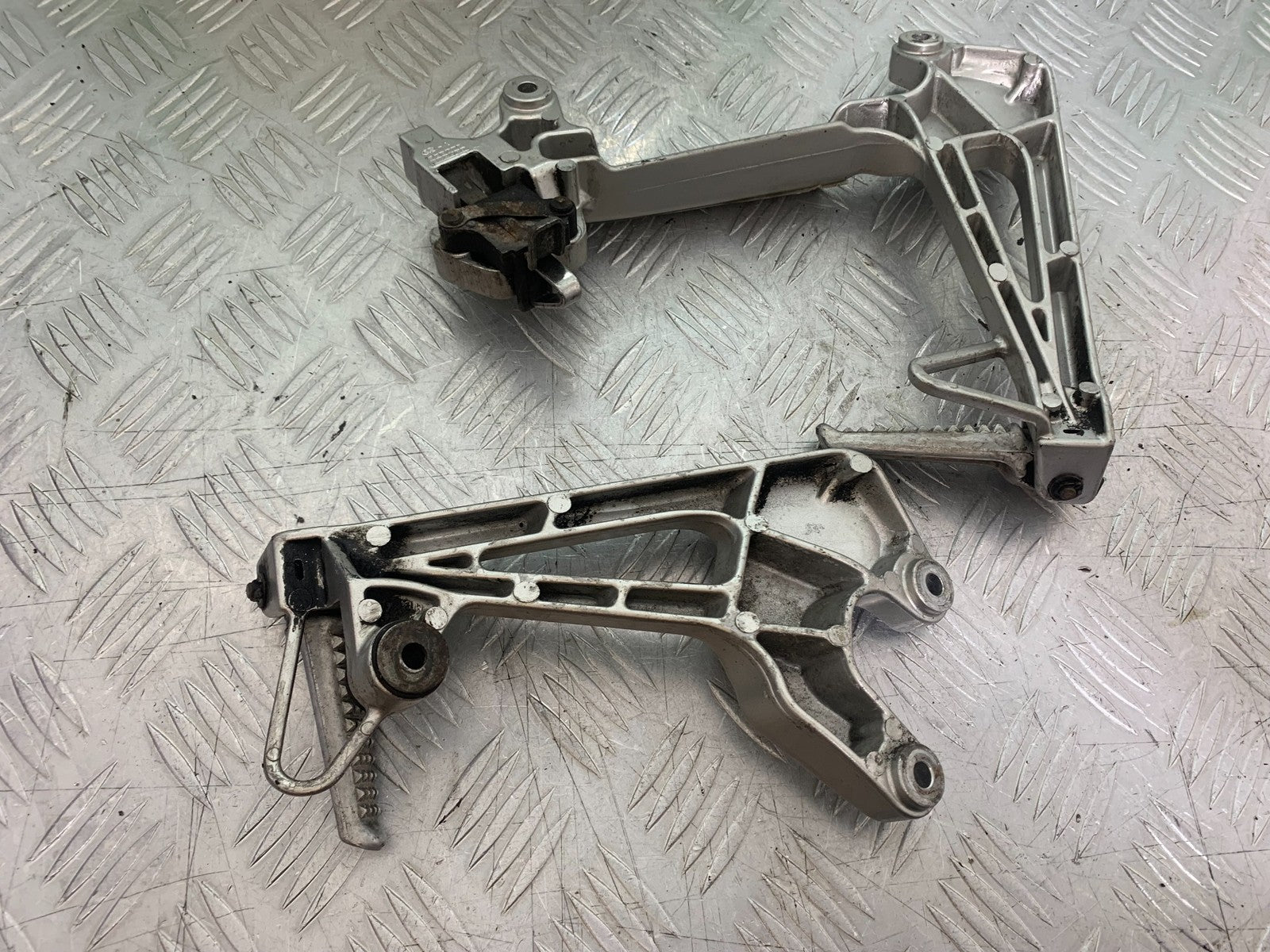 HONDA VFR800 PRE V-TEC REAR HANGERS   YEAR 1998-2001 (CMB1233)