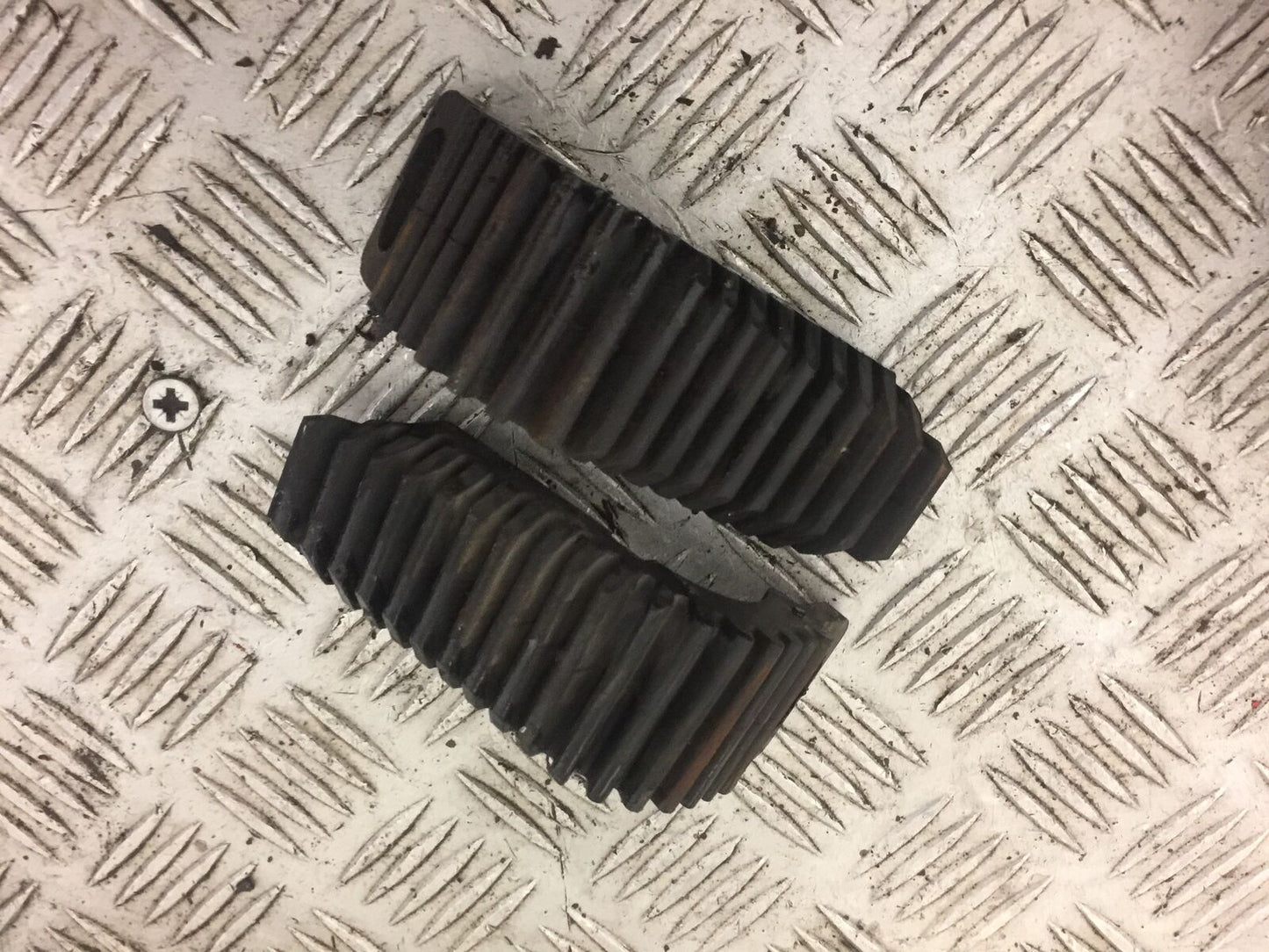 HONDA VT1100 C SHADOW TANK RUBBERS  YEAR 1987-1996  (STOCK 540)